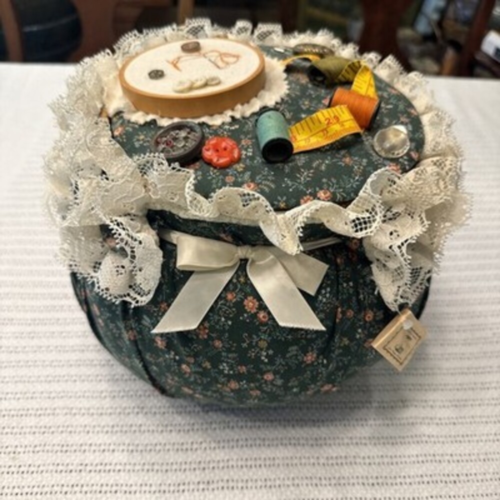 Vintage Heavenly Creations Sewing Basket Green Floral Motif